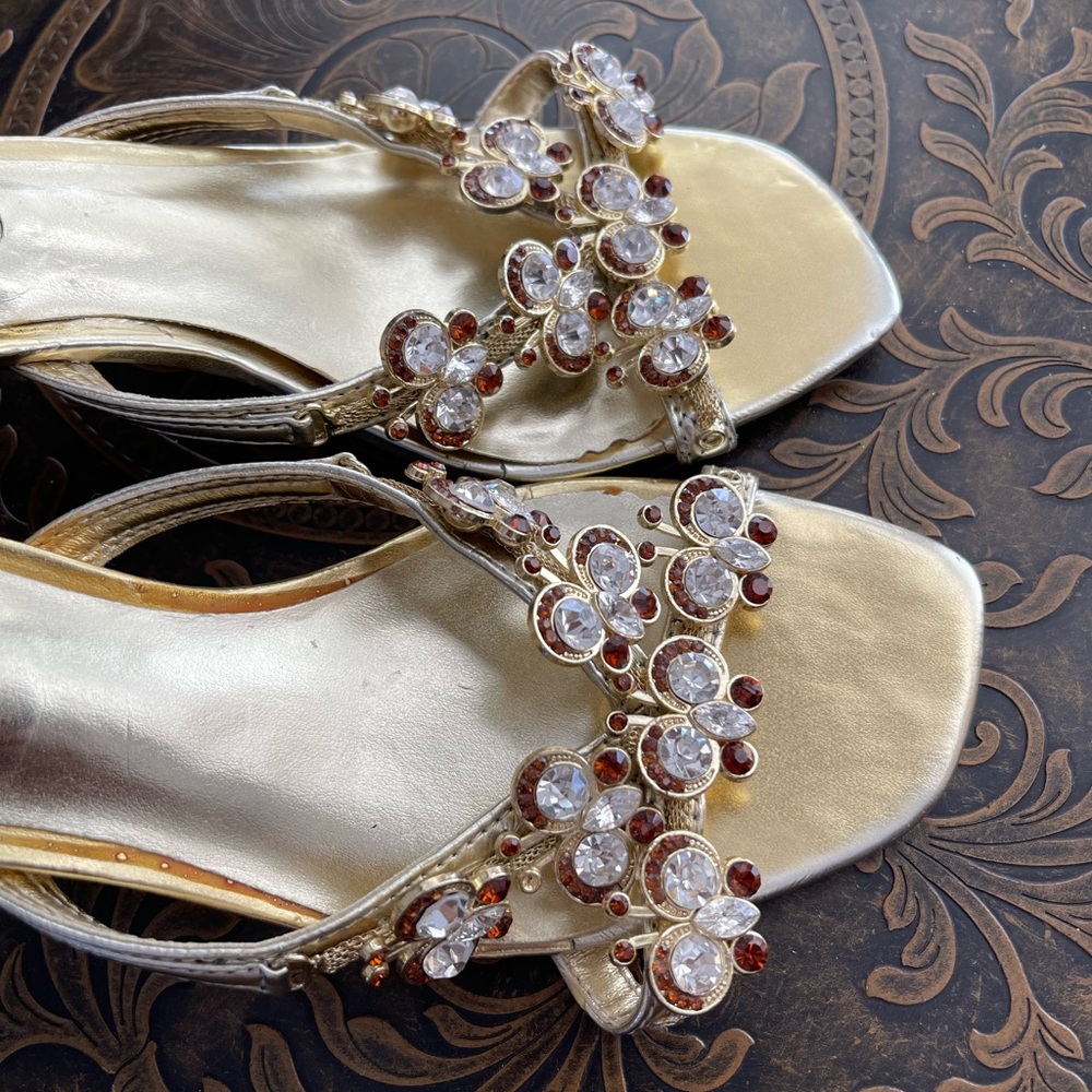 Beautiful Sandals - Picture 2 of 6